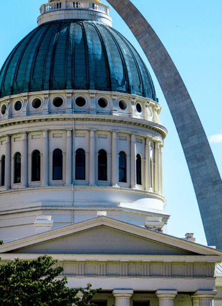 Old Courthouse in front of Gateway Arch National Park